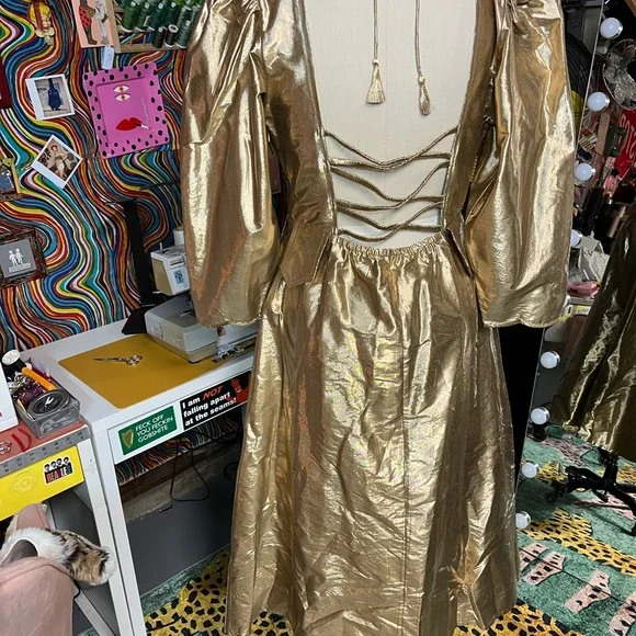 Samantha Pleet gold lame dress with open back and cool waist tabs - Picture 5 of 7